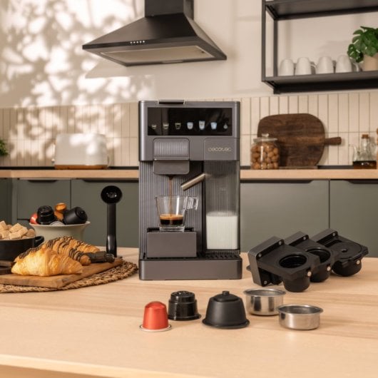 Cecotec FreeStyle Latte Máquina de Café Expresso Depósito De Leite Compacto 4 Em 1 Apta para Café Moído Cinzenta
