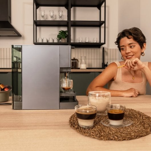 Cecotec FreeStyle Latte Máquina de Café Expresso Depósito De Leite Compacto 4 Em 1 Apta para Café Moído Cinzenta