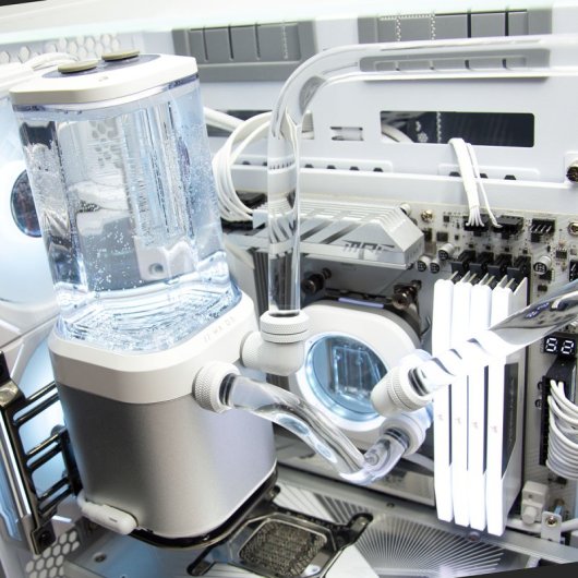 PcCom Custom Ryzen 9 9950X3D / 128GB / 4TB M.2 / RTX 5090 + Windows 11 Pro