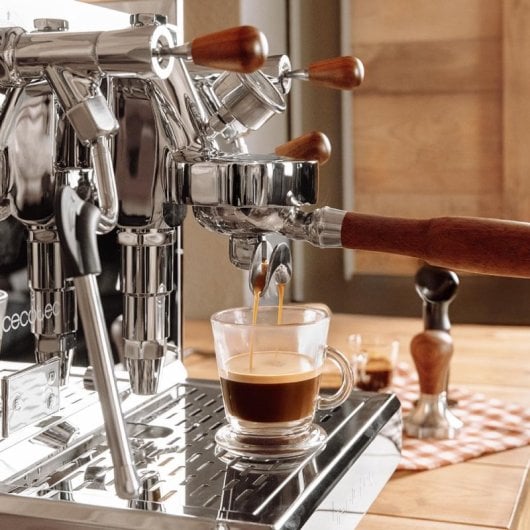 Cafeteira profissional Cecotec Baristeo Iconic 1,7L com 15 barras, controlo PID e E61
