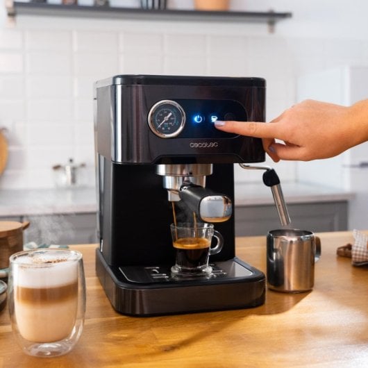 Cafetera Express Cecotec Power Espresso 20 Pro Latte 1,5L 20 bares con vaporizador y depósito de leche 550ml