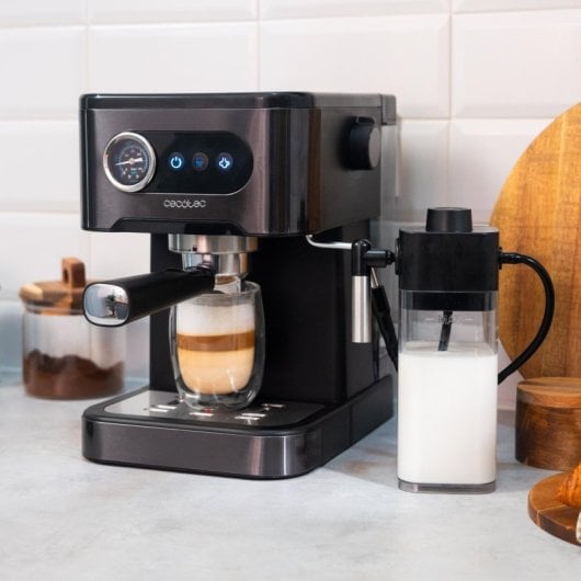 Cafetera Express Cecotec Power Espresso 20 Pro Latte 1,5L 20 bares con vaporizador y depósito de leche 550ml
