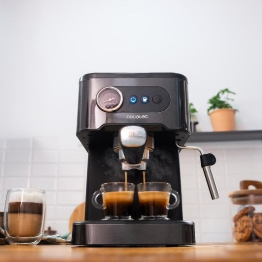 Cafetera Express Cecotec Power Espresso 20 Pro Latte 1,5L 20 bares con vaporizador y depósito de leche 550ml