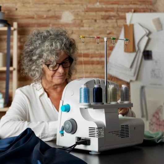 Remalladora Cecotec BelleCouture OverLock 1100rpm Avance Diferencial Prensatelas Ajustable Kit Accesorios