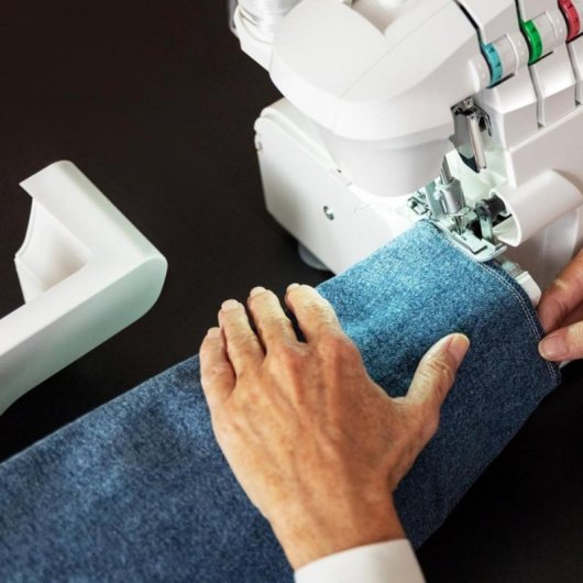 Remalladora Cecotec BelleCouture OverLock 1100rpm Avance Diferencial Prensatelas Ajustable Kit Accesorios