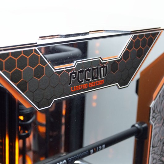 PcCom Custom 20 Aniversario AMD Ryzen 7 9800X3D / 64GB / 2TB SSD / RTX 5080 + Windows 11 Pro