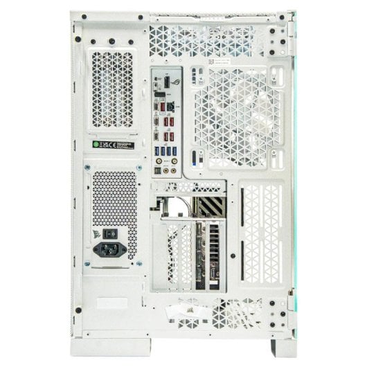 Epical-Q Bucaneer-w Gold III AMD Ryzen 9 9950X3D/64GB/4TB SSD/RTX 5090