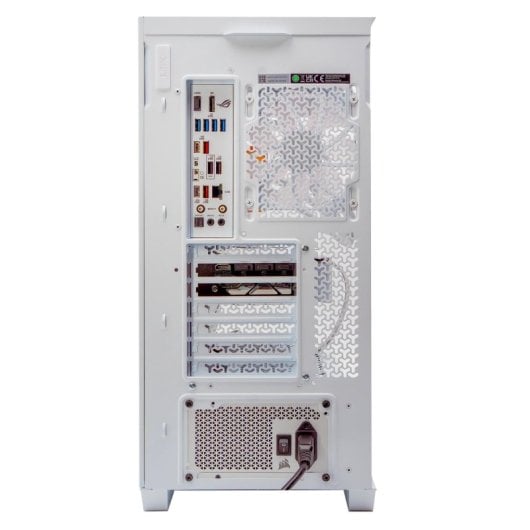 Epical-Q Bucaneer-w Silver Iv AMD Ryzen 7 9800X3D/64GB/2TB SSD/RTX 5080