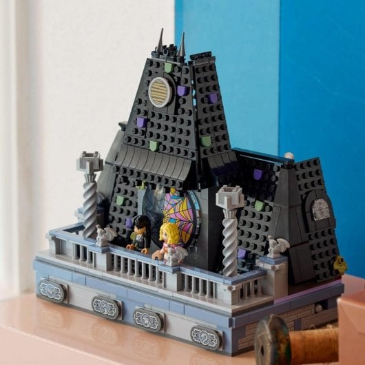 Lego Miércoles Dormitorio de Miércoles y Enid en la Academia Nunca Más, 4 Minipersonajes, +10 Años