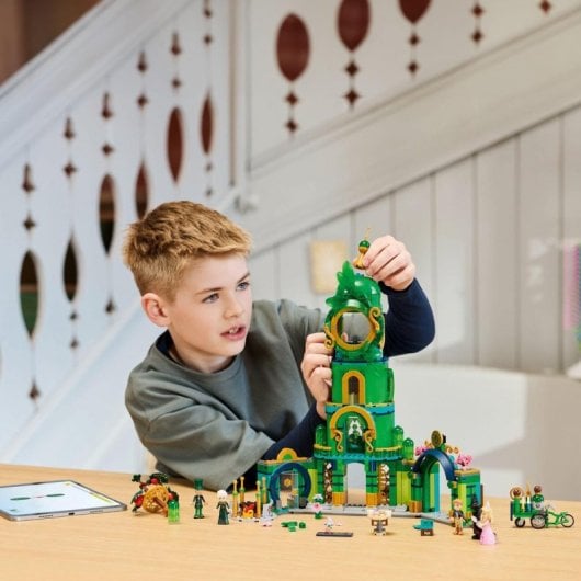Lego Wicked Bienvenidos a Emerald City, Juguete Coleccionable con Una Torre, Glinda y Elphaba, +9 Años