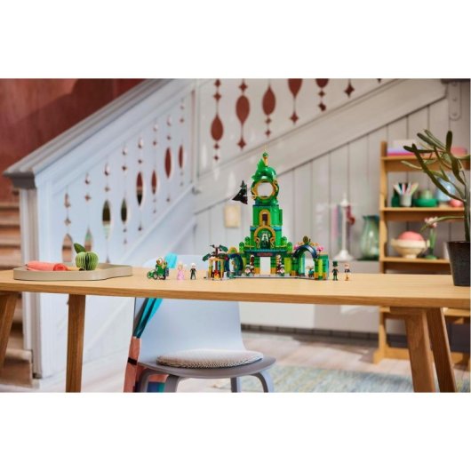 Lego Wicked Bienvenidos a Emerald City, Juguete Coleccionable con Una Torre, Glinda y Elphaba, +9 Años