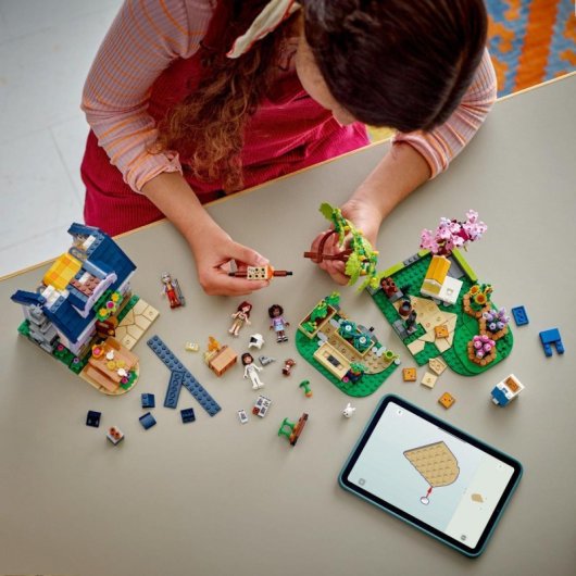 Lego Friends Casa de los Apicultores y Jardín de Flores, Juguete y Decoración con Mini Muñecos 12+