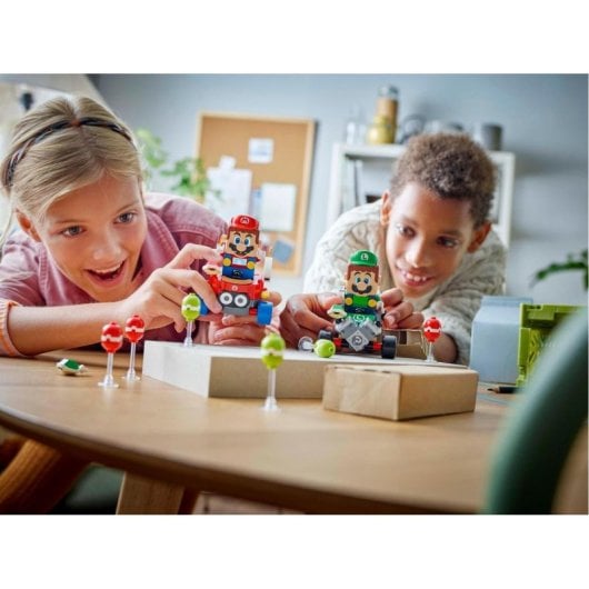 Lego Super Mario Kart: Bebé Mario vs. Bebé Luigi, Juguete de Carreras para Niños 8+ Años