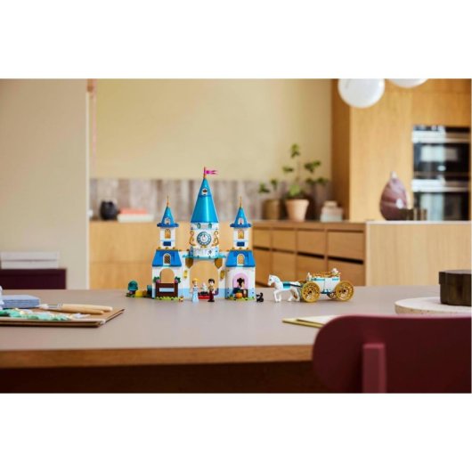 Lego Disney Cinderella Schloss und Kutsche, Kutsche und Figuren, ab 6 Jahren