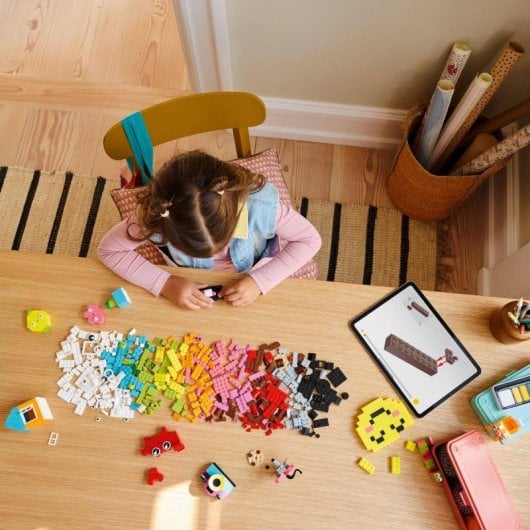 Lego Classic Caja Felix Creativa, Ladrillos de Colores y Animales para Construir +5 Años