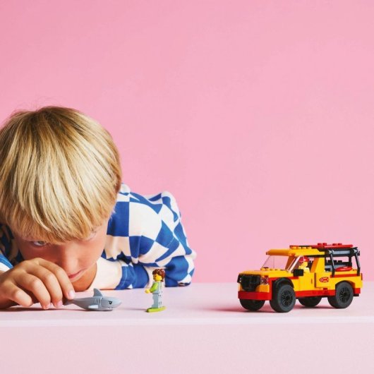 Lego City Furgoneta de Rescate del Socorrista, Furgoneta y Tiburón de Juguete para Niños de 6+ Años