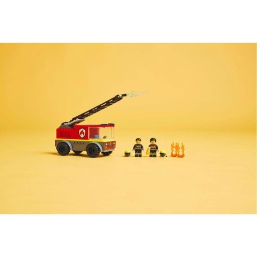 Lego City Camión de Bomberos con Escalera, Vehículo con Escalera y Minifiguras para Niños de 4+ Años