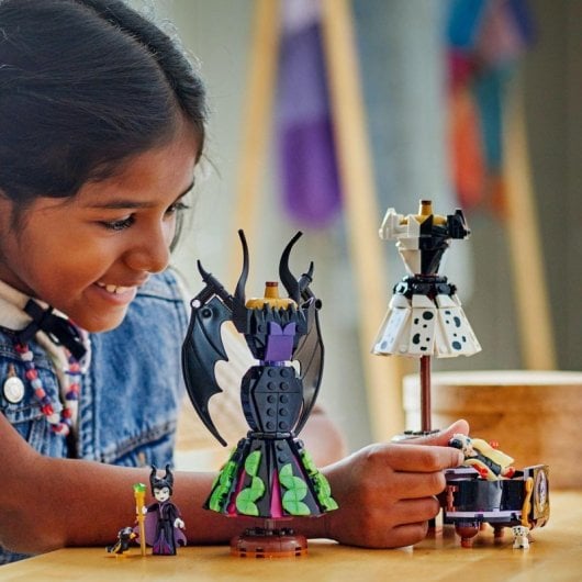 Lego Disney Villains Trajes de Maléfica y Cruella de Vil + 2 Muñecas, 9+ Años