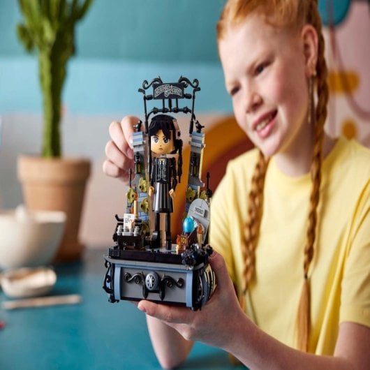 Conjunto infantil colecionável de bonecos Lego Wednesday Addams para maiores de 10 anos