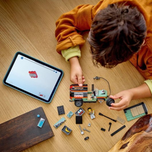 Lego City Todoterreno 4x4 de Montaña, Vehículo de Montaña y Minifigura para Niños de 6+ Años