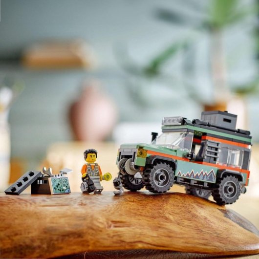 Lego City Todoterreno 4x4 de Montaña, Vehículo de Montaña y Minifigura para Niños de 6+ Años