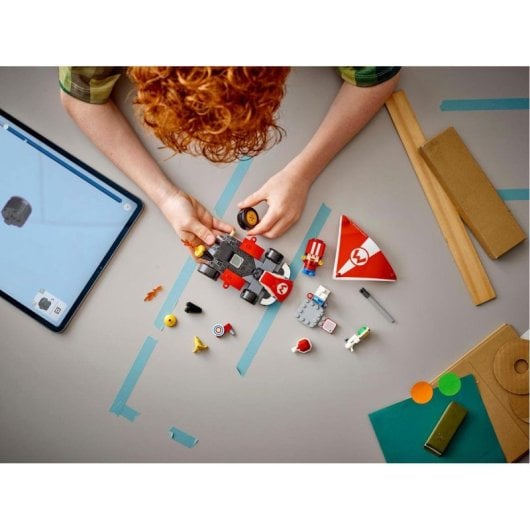 Lego Super Mario Kart: Coche Estándar y Figura de Toad para Niños de 7+ Años