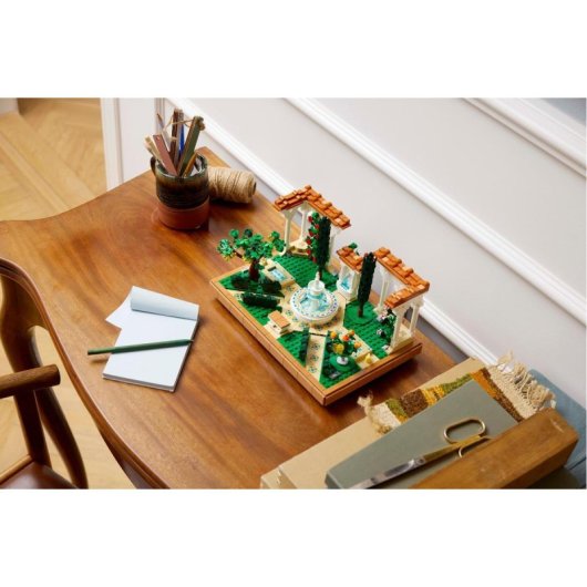 Lego Icons Jardín con Fuente, Maqueta para Adultos y Decoración Hogar 18+ Años