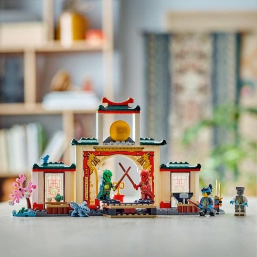 Lego Ninjago Templo Ninja del Spinjitzu, Maqueta y Figuras de Zane, Kai y Lloyd para Niños 4+ Años