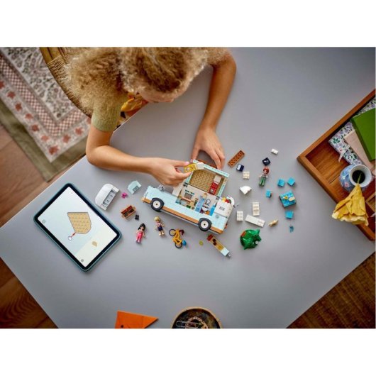 Lego Friends Aventura en la Caravana de la Amistad, Mini Muñecos y Camper 7+ Años
