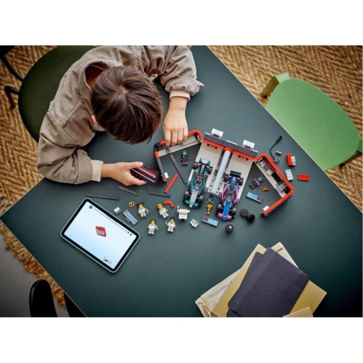 Lego City Garaje de F1 con Coches Mercedes-AMG y Alpine con Minifiguras Mecánicos 7+ Años