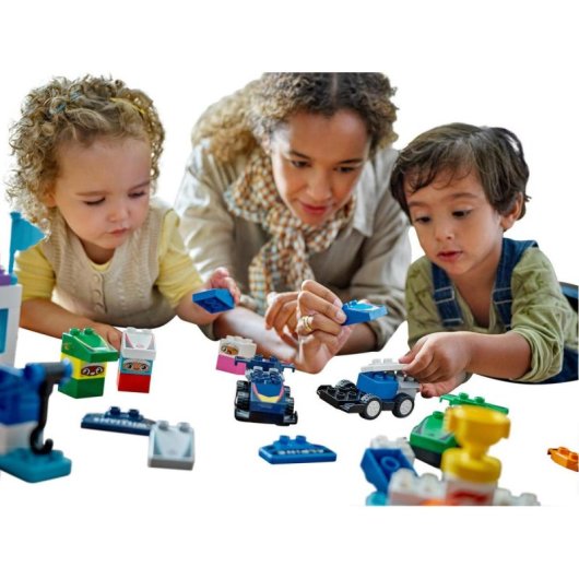 Lego Duplo Coches de Carreras y Pilotos del Equipo de F1, Juguete con Semáforo y Trofeo 2+ Años