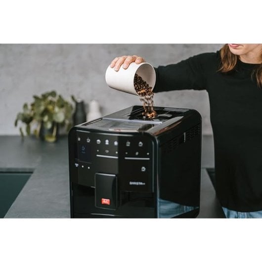 Melitta 270g Halbautomatische Kaffeemaschine, 15 Bar, Doppelmahlwerk, 18 Getränke, Bluetooth, TFT