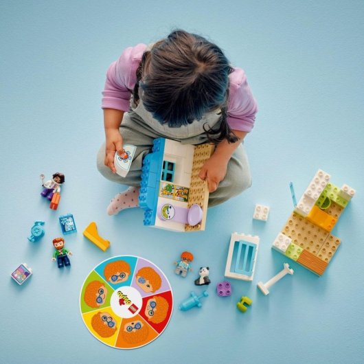 Lego Duplo Primera Vez: Visita al Médico, Kit Educativo y Figuras para Niños de 2+ Años