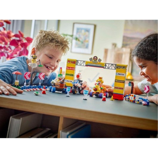 Lego Super Mario Kart: Set Bebé Peach y Grand Prix, Carreras y Figuras Toad, Lakitu, Lemmy (8+ Años)