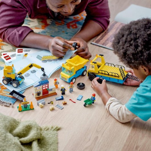Lego City Camiones de Obra y Grúa con Bola de Demolición para Niños de 4+ Años