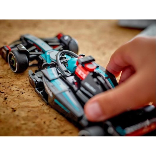 Lego Speed Champions Coche de Carreras Mercedes-AMG F1 W15 y Piloto para Niños de 10+ Años