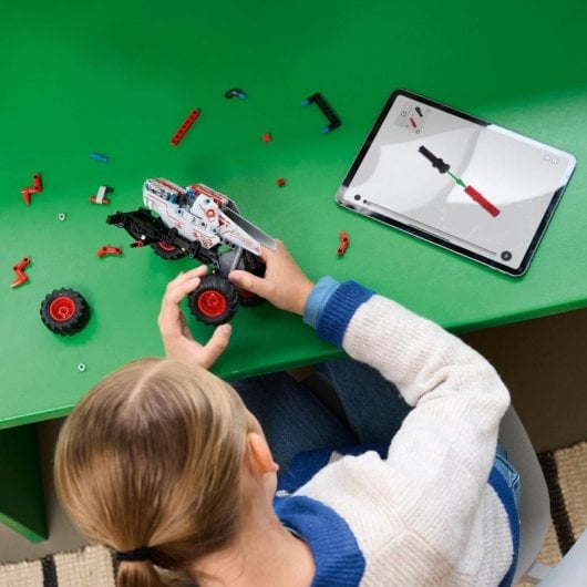 Lego Technic Monster Jam ThunderROARus con Motor de Carga Manual para Niños de 7+ Años