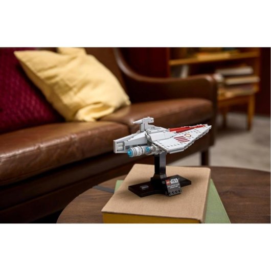 Lego Star Wars Nave de Asalto Clase Acclamator, Maqueta para Adultos de Nave Estelar Coleccionable