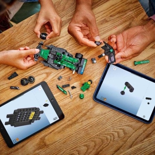 Lego Speed Champions Coche de Carreras Aston Martin Aramco F1 AMR24 para Niños de 10+ Años