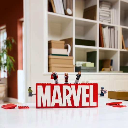 Lego Marvel Logotipo: Maqueta Decorativa Con Figuras Capitán América, Hulk Y Thor 76313