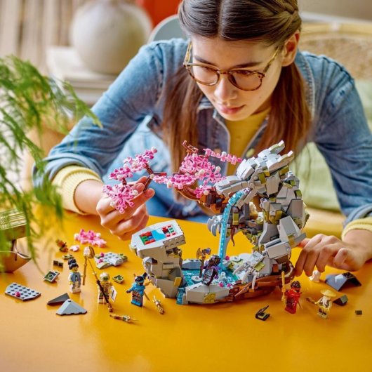 Lego® Santuario De Piedra Del Dragón