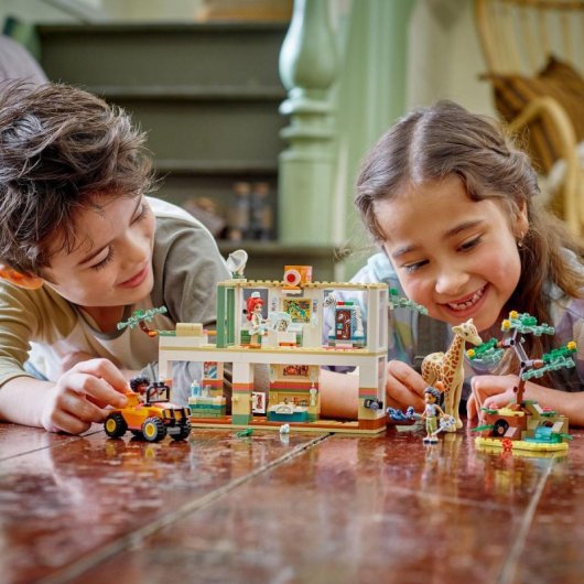 Kit di costruzione del centro di soccorso per animali selvatici di Mia di Lego® Friends con 3 animali selvatici