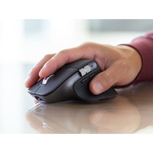 Souris sans fil Logitech Mx Master 3s avec technologie Darkfield pour une précision maximale. 7 boutons programmables, connectivité Bluetooth et batterie rechargeable.