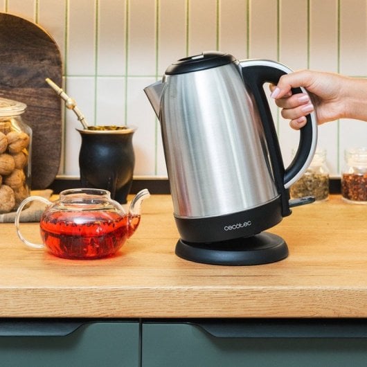 Bouilloire Cecotec 1,7 L 2 200 W en acier inoxydable avec arrêt automatique et base à 360 °, poignée ergonomique