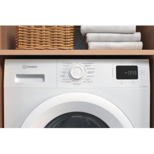 Máquina de lavar roupa Indesit 7kg com carga frontal, 1151rpm, branca, com ciclos rápidos e vapor