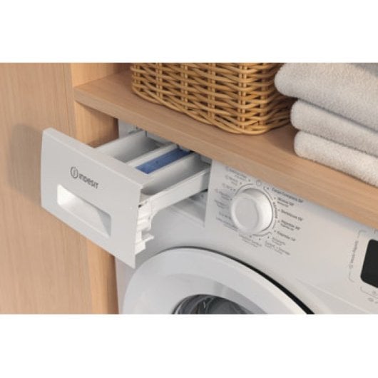 Máquina de lavar roupa Indesit 7kg com carga frontal, 1151rpm, branca, com ciclos rápidos e vapor