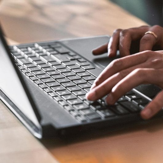 Portátil HP Victus 15-fa2707ns 15.6" Intel Core i5-13420H 16GB 512GB SSD RTX 4050 FreeDOS