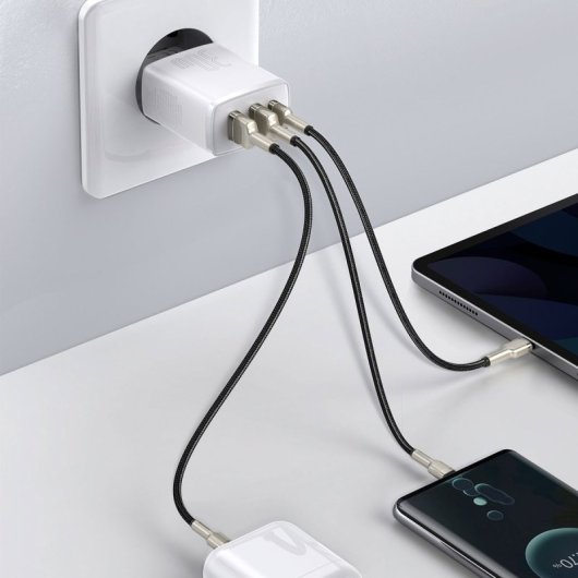 Cargador compacto Baseus CCXJ-E02 20W USB-C/USB-A carga rápida QC 3.0/PD 3.0 Blanco