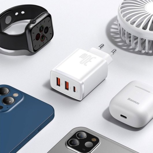Cargador compacto Baseus CCXJ-E02 20W USB-C/USB-A carga rápida QC 3.0/PD 3.0 Blanco