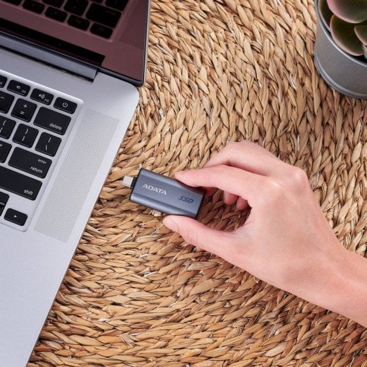 Disco rigido SSD esterno ADATA SC750 da 500 GB USB Type-C 10 Gbps 1050 MB/s Grigio